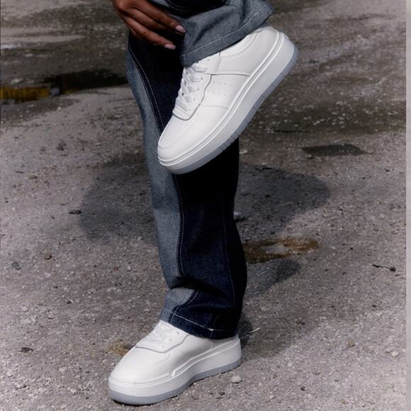 PrettyLittleThing Contrast Sole Chunky Platform Sneakers White Size NWT Size 6US - Picture 10 of 10